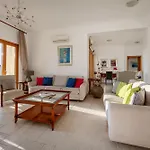 151 Luxury - Private Pool&tennis Court Kouklia