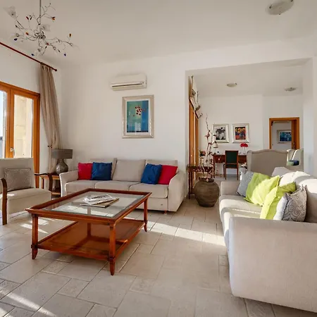 151 Luxury - Private Pool&tennis Court Kouklia
