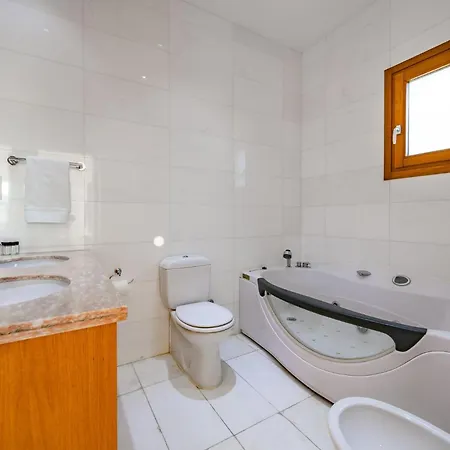 151 Luxury - Private Pool&tennis Court Kouklia